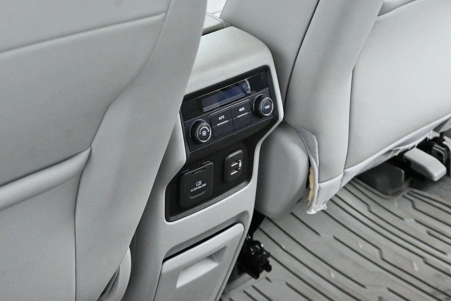 Used 2019 PEPPERDUST METALLIC GMC SLT image 35