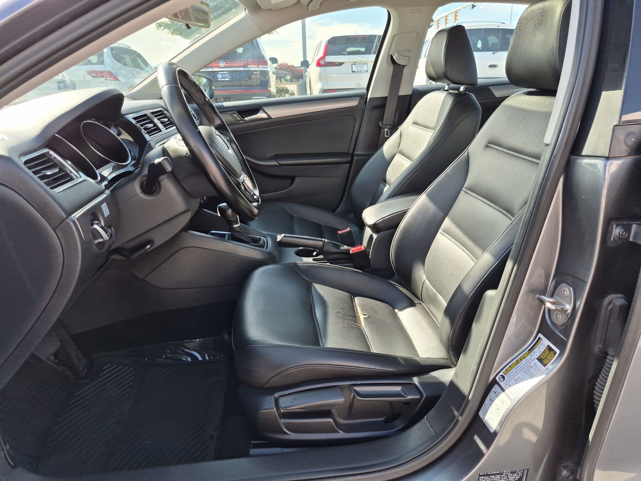 Used 2015 Platinum Gray Metallic Volkswagen 2.0L TDI SE w/Connectivity image 14