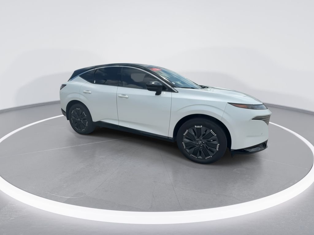 Used 2025 White Nissan Platinum image 2
