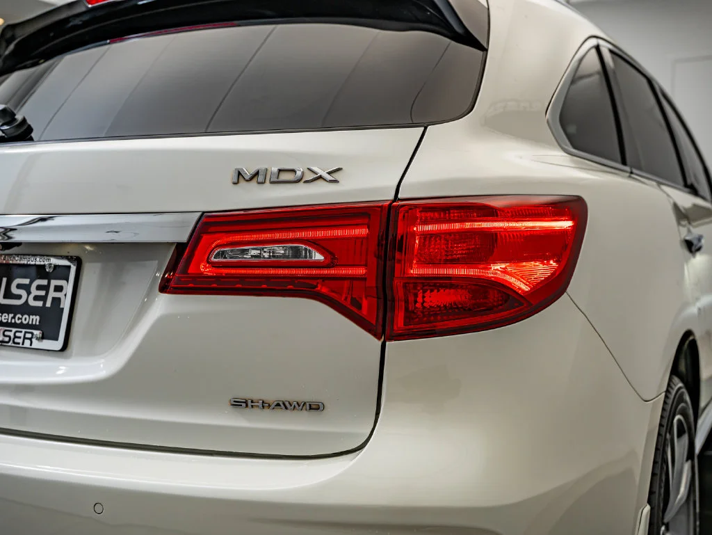 Used 2019 White Diamond Pearl Acura 3.5L Advance Package image 15