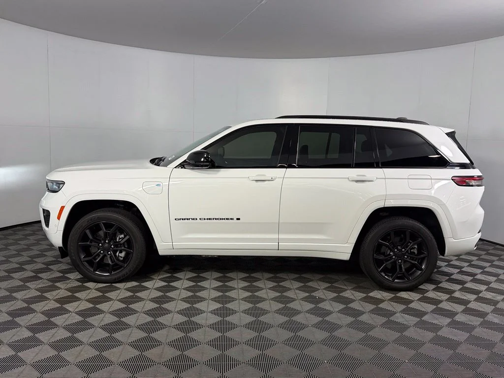 Used 2024 White Jeep 4xe image 10