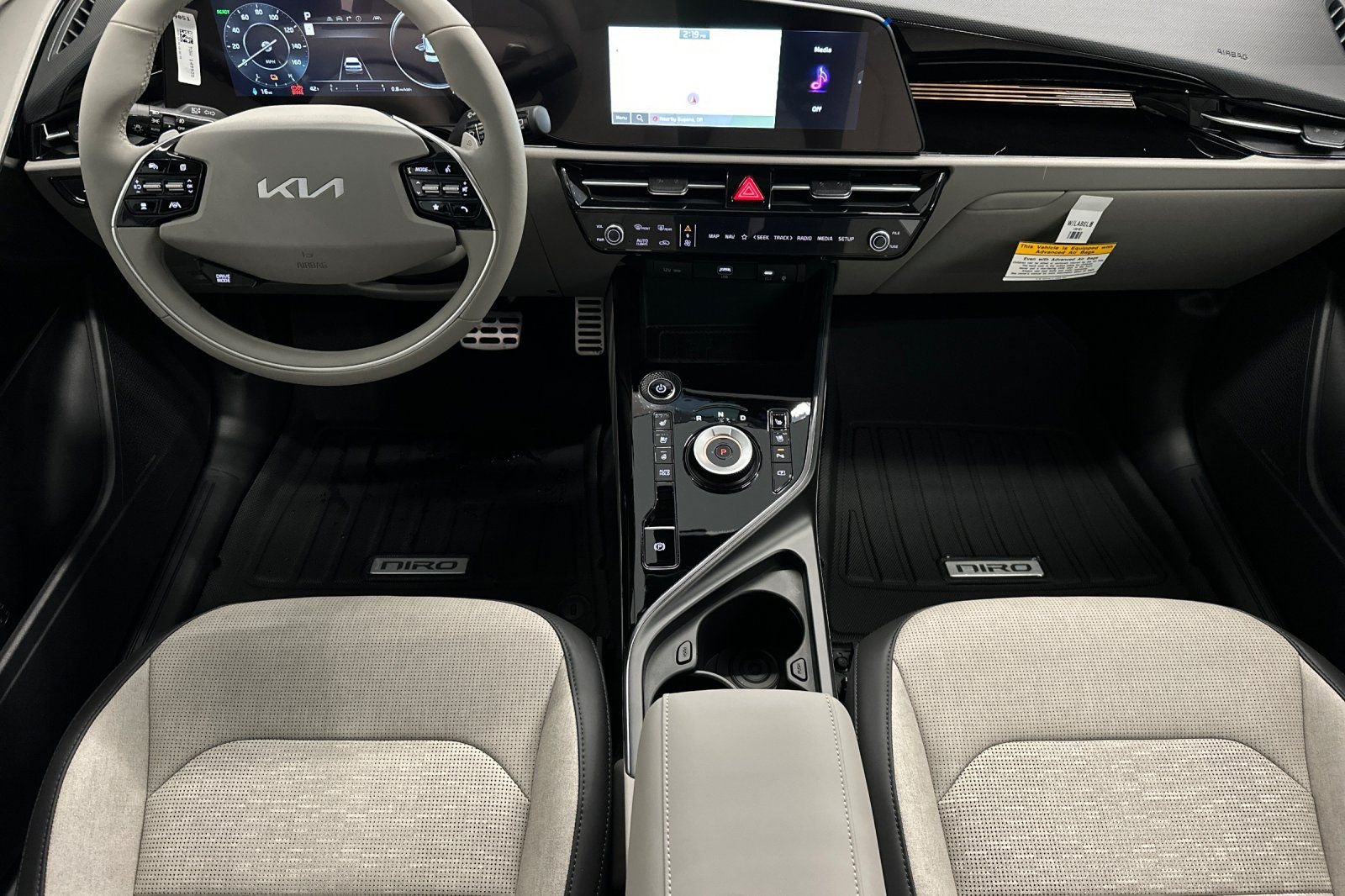 New 2026 Snow White Pearl Kia WAVE image 9