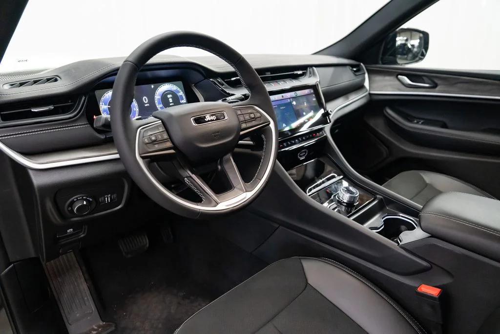 New 2026 Diamond Black Crystal Pearl-Coat Exterior Paint Jeep Altitude image 20