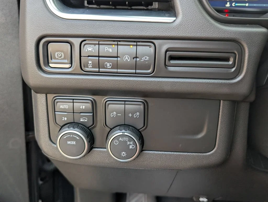 2022 Chevrolet Suburban RST - Photo 16