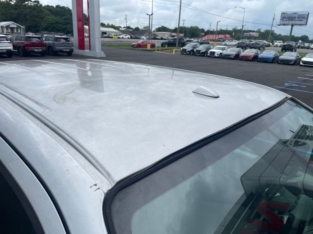 Used 2014 Silver Nissan SV image 4