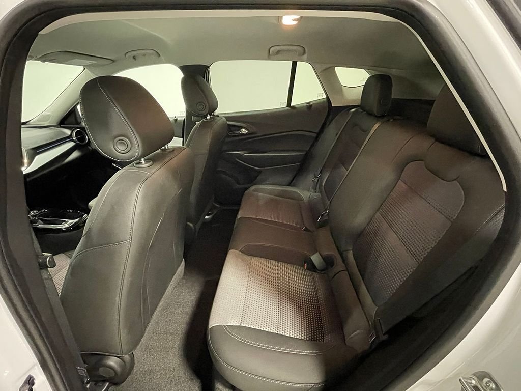 Used 2025 White Chevrolet LT image 17