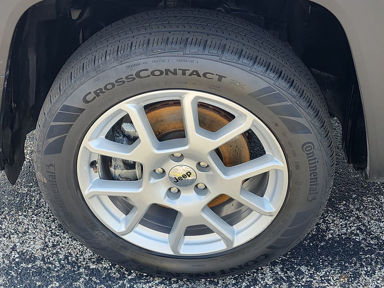 Used 2023 Black Clearcoat Jeep Latitude image 10