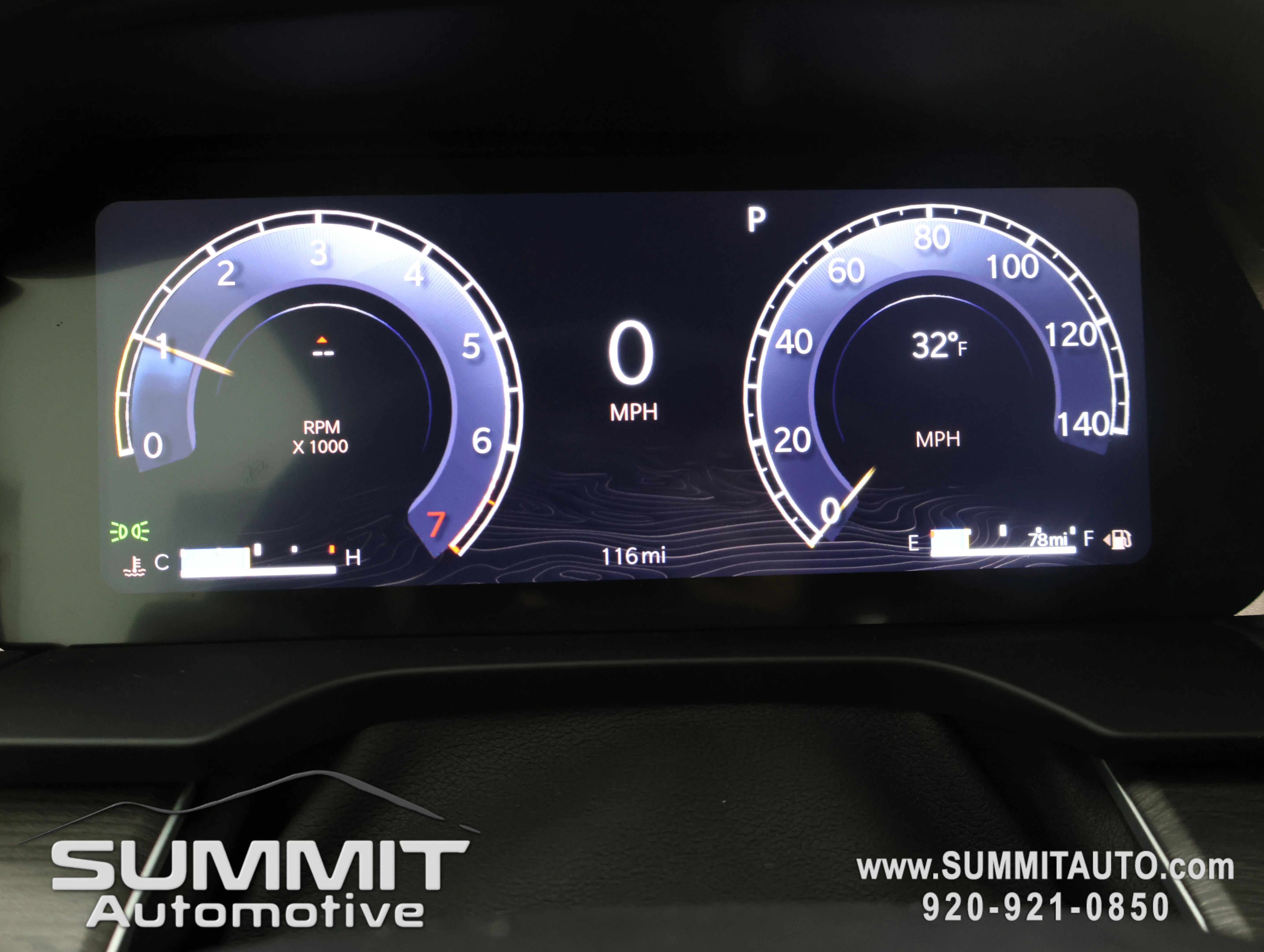 New 2025 Diamond Black Crystal Pearl-Coat Exterior Paint Jeep Limited image 9