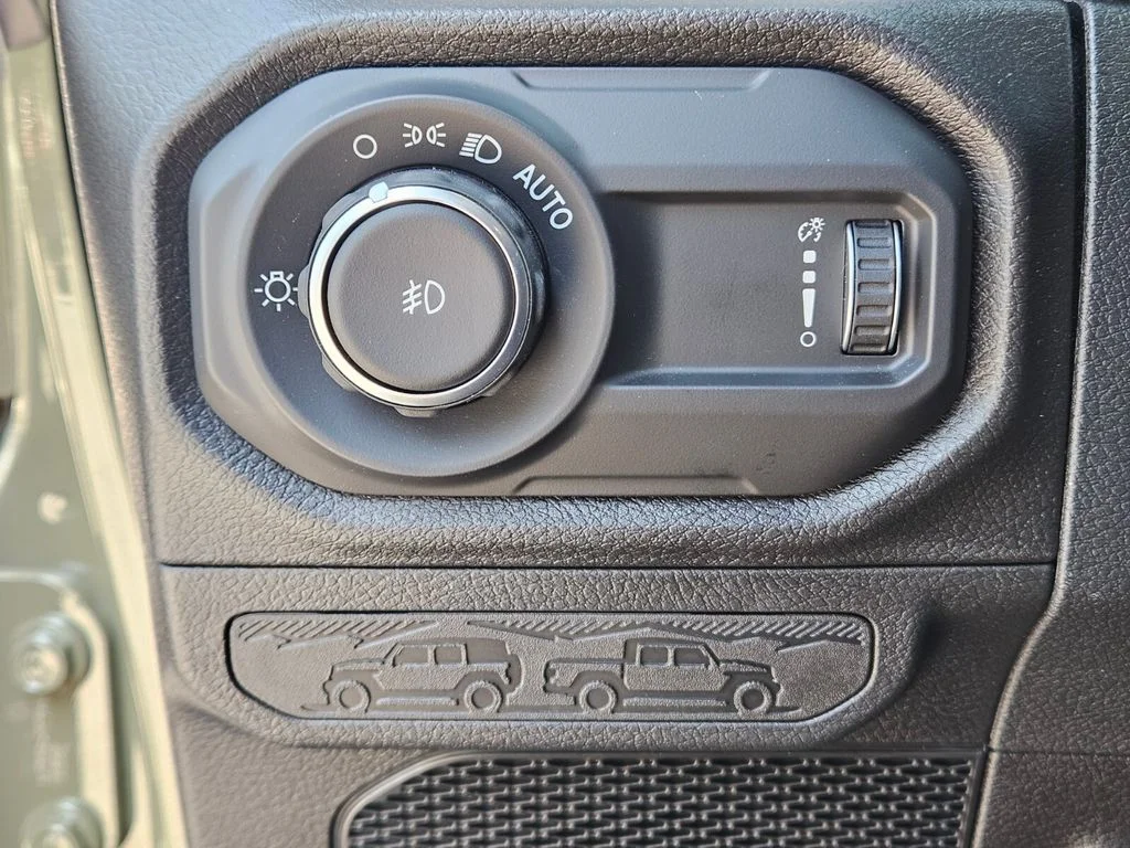 Used 2026 Green Jeep Sport S image 23