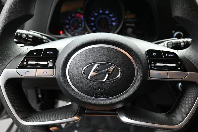 Used 2023 Silver Hyundai SEL image 17