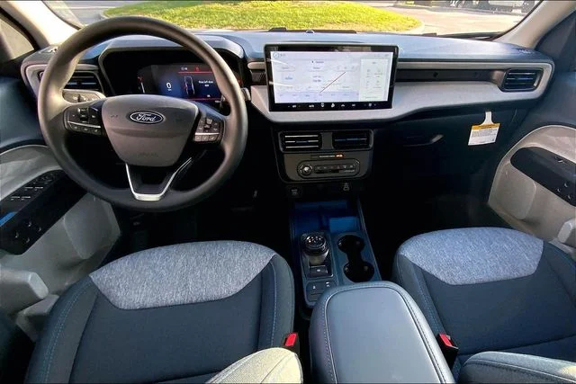 New 2026 Oxford White Ford XLT image 5