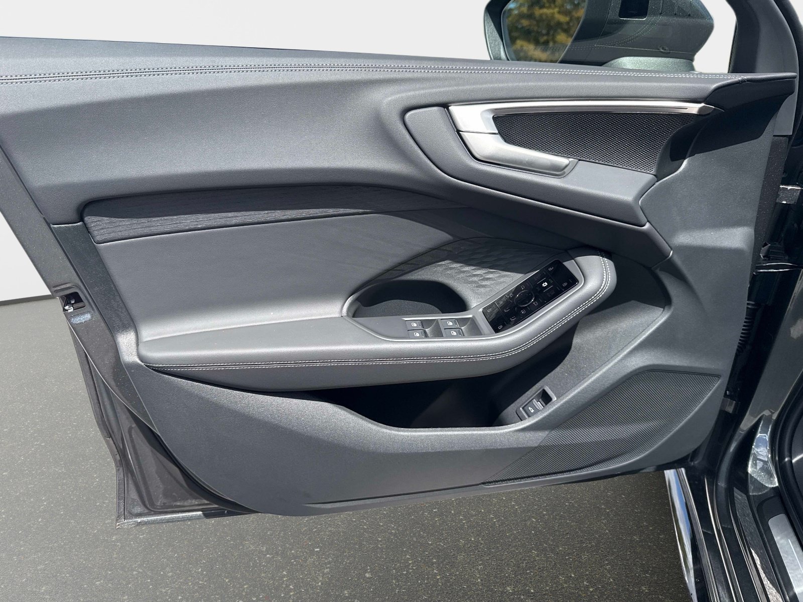 New 2026 Daytona Gray Pearl Effect Audi Premium image 16