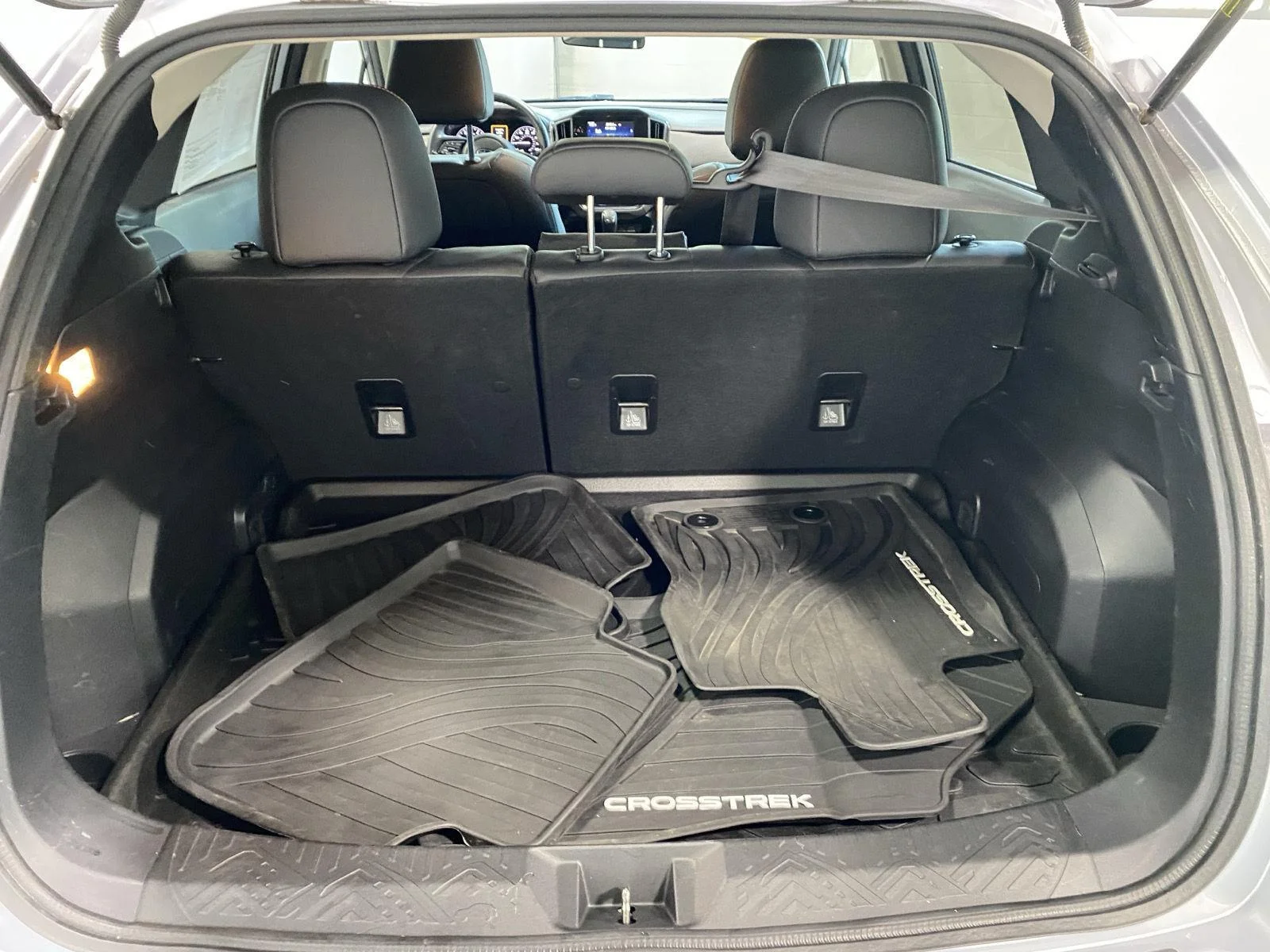 Used 2024 Ice Silver Metallic Subaru Limited image 20