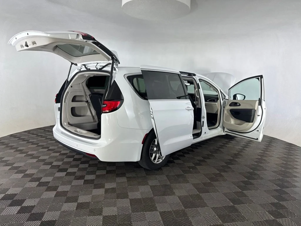Used 2024 White Chrysler Touring L image 15