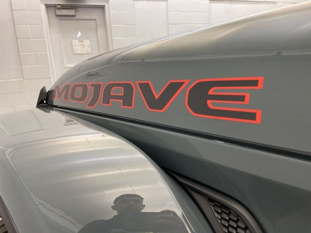 New 2026 Anvil Clear-Coat Exterior Paint Jeep Mojave X image 9