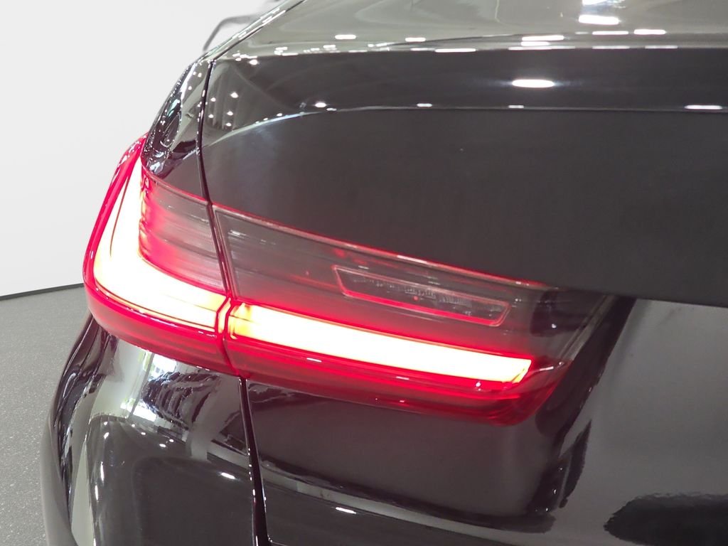 Used 2022 Jet Black BMW 330i image 27