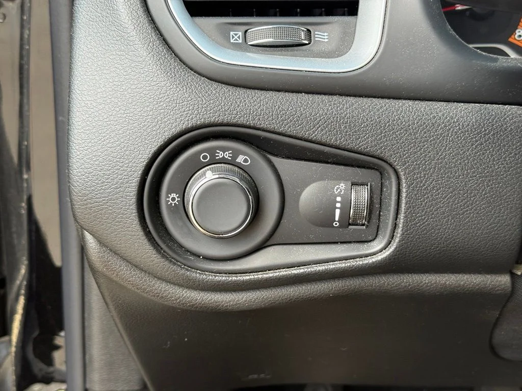 Used 2021 Black Jeep Sport image 18