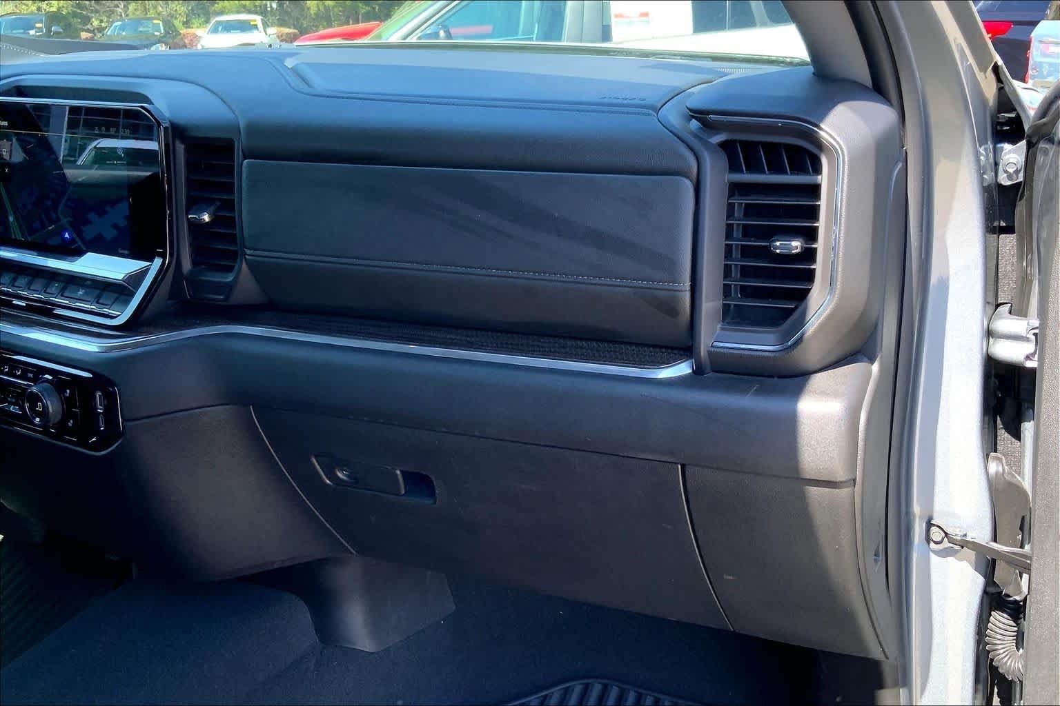Used 2025 Sterling Gray Metallic Chevrolet LT image 31
