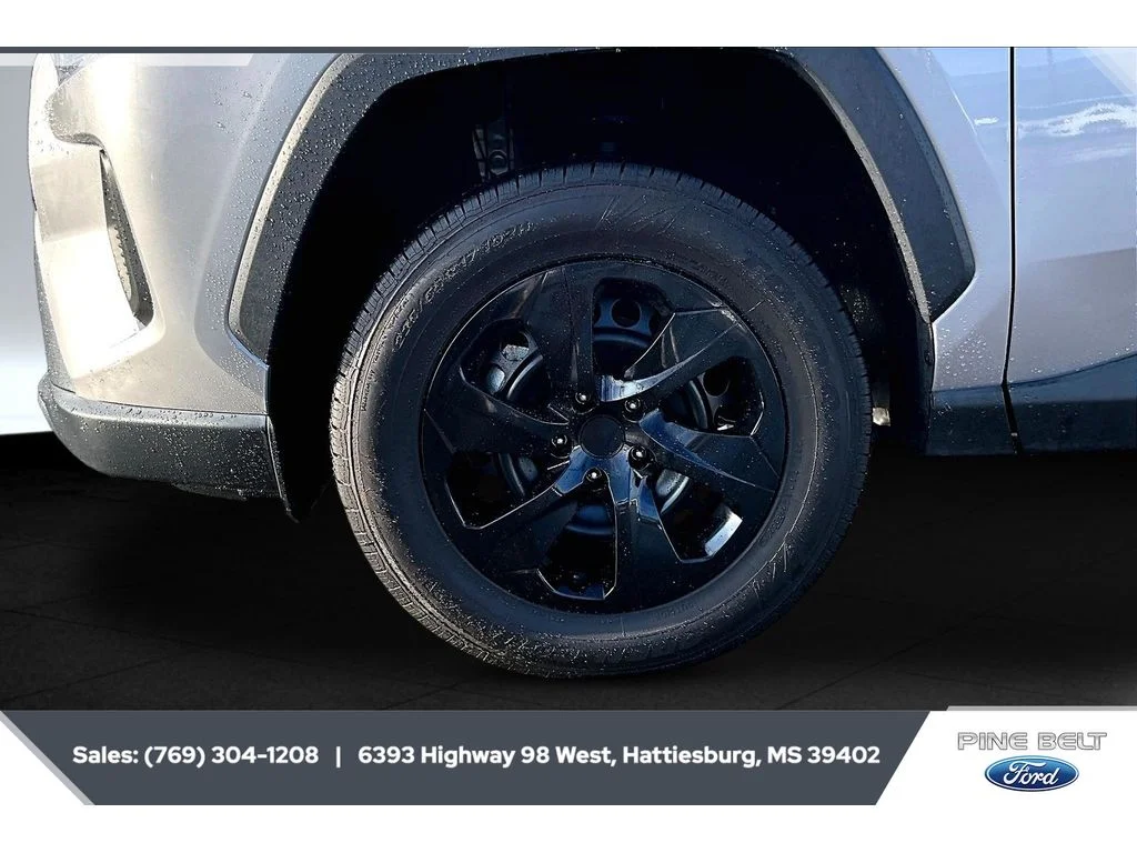 2024 Toyota RAV4 XLE - Photo 7