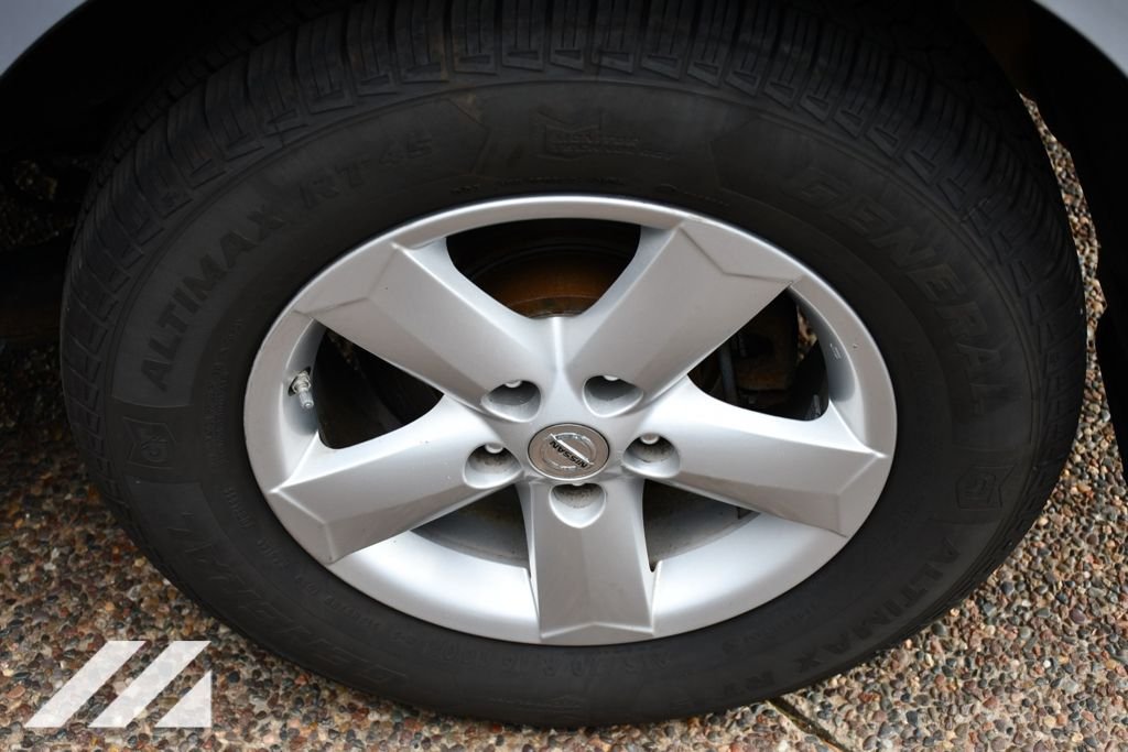 Used 2013 Blue Nissan S image 32