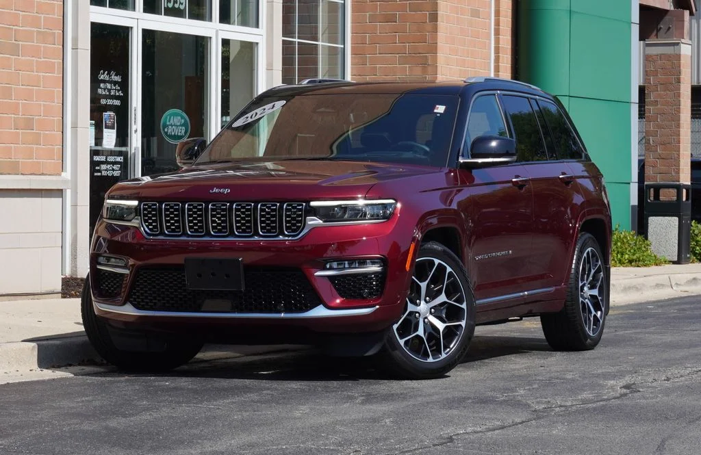 Used 2024 Red Jeep Summit Reserve image 1
