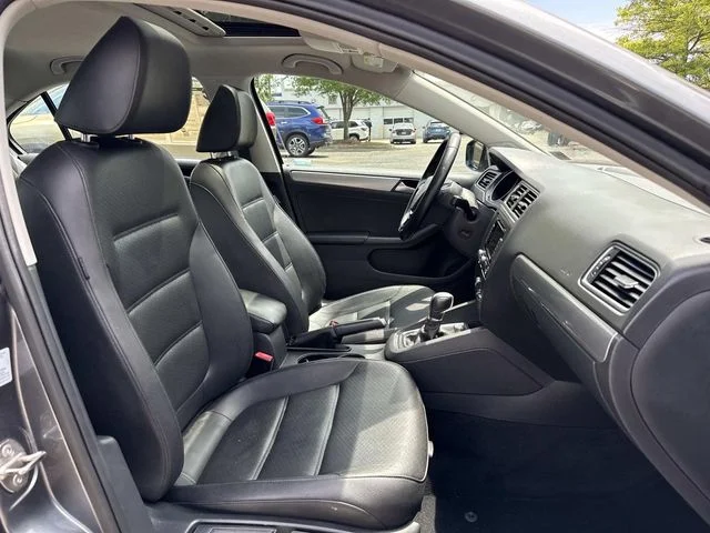 Used 2015 Gray Volkswagen 1.8T SE image 16