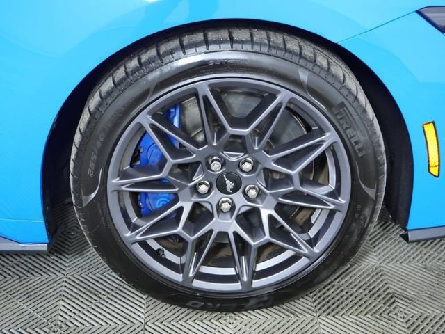 Certified Used 2025  Ford GT Premium image 11