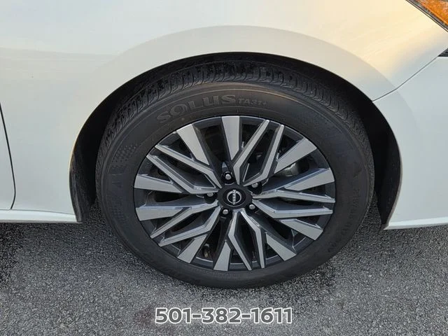 Certified Used 2025 White Nissan 2.5 SV image 17
