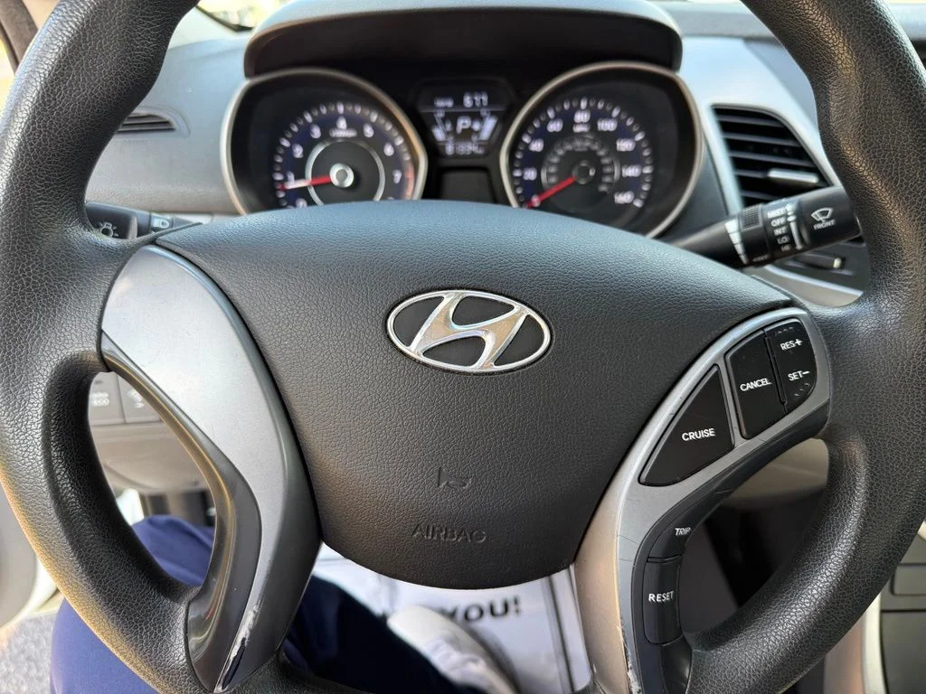 Used 2016 White Hyundai SE image 14