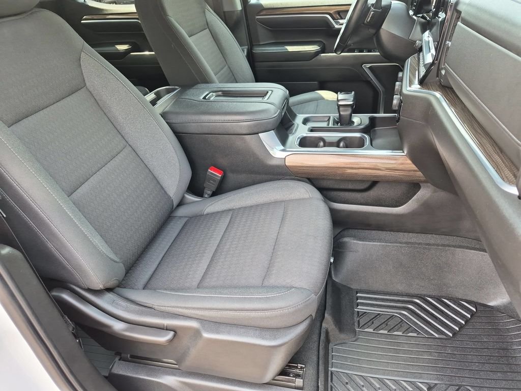 Used 2022  Chevrolet RST image 22