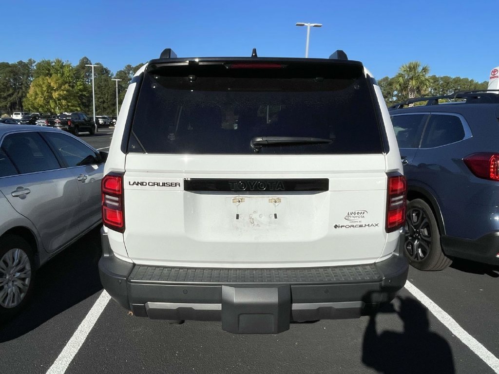 Used 2025 White Toyota Base image 6