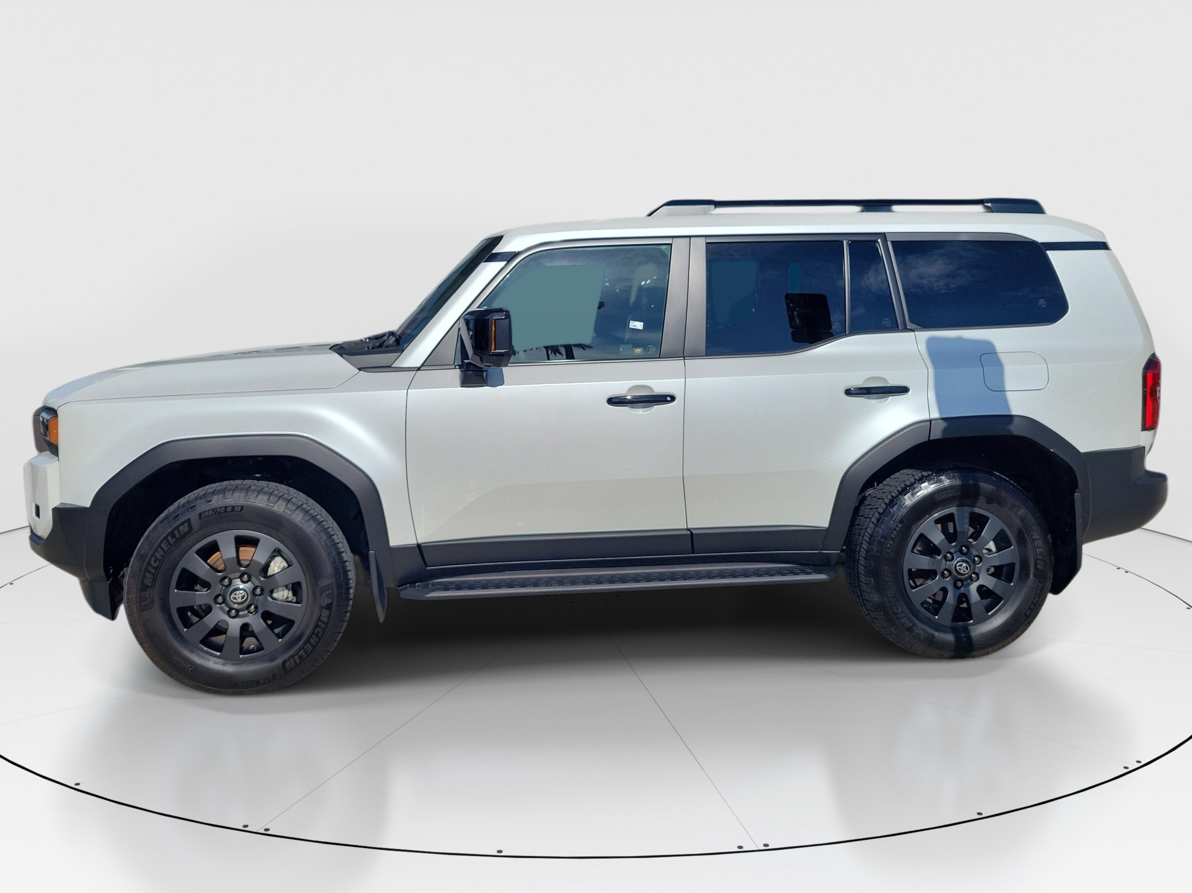 Used 2025 Pearl Toyota Base image 4