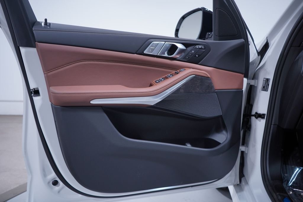 New 2027 White Metallic BMW xDrive40i image 16