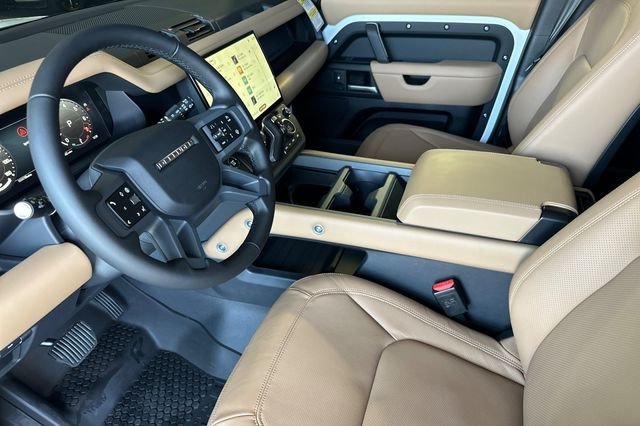 New 2026 Fuji White Land Rover X-Dynamic SE image 9