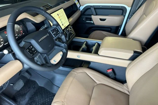 New 2026 Fuji White Land Rover X-Dynamic SE image 9