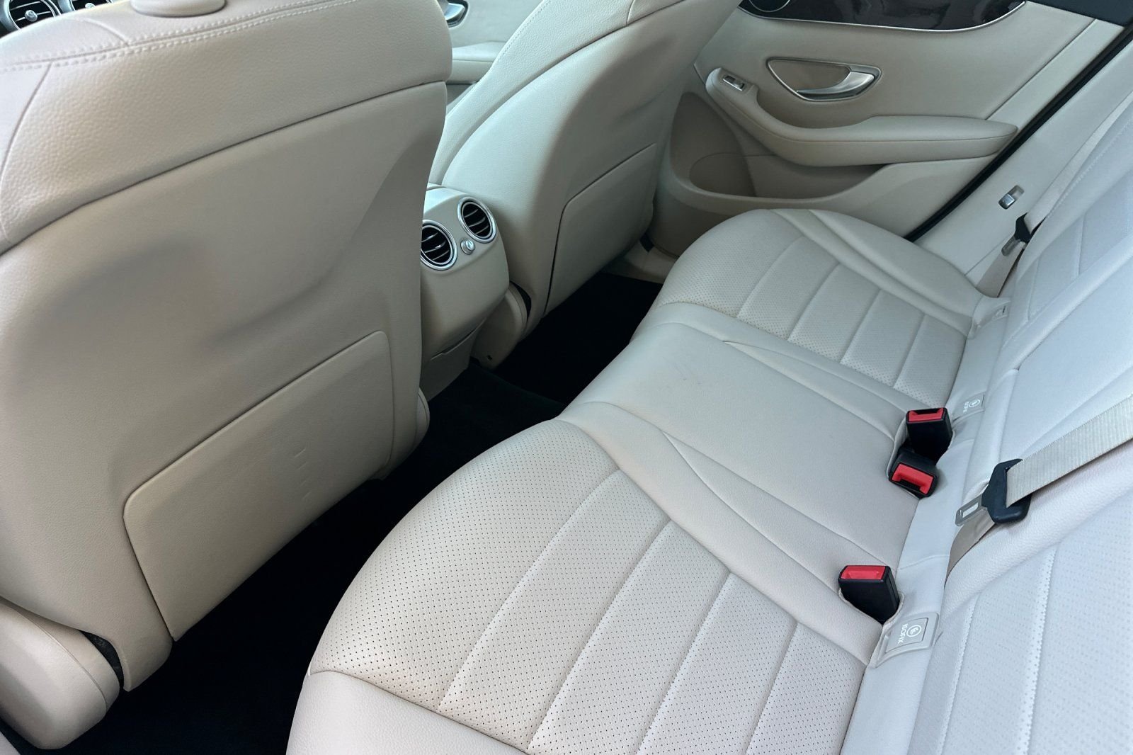 Used 2018 White Mercedes-Benz GLC 300 image 12