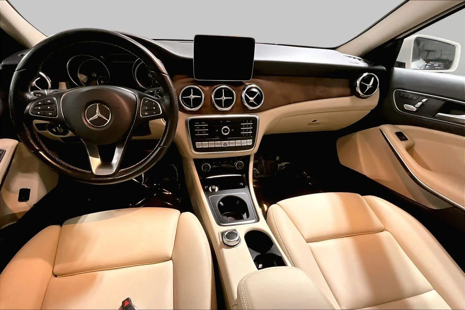 Used 2019 Polar White Mercedes-Benz GLA 250 image 16