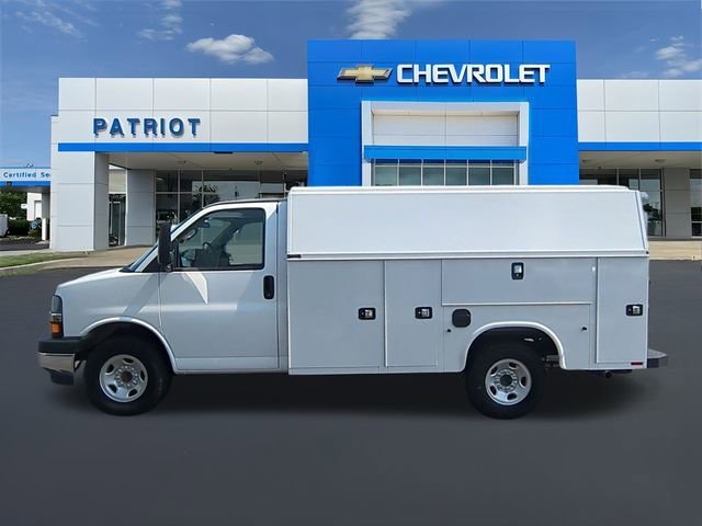 New 2025 Summit White Chevrolet 1WT image 8