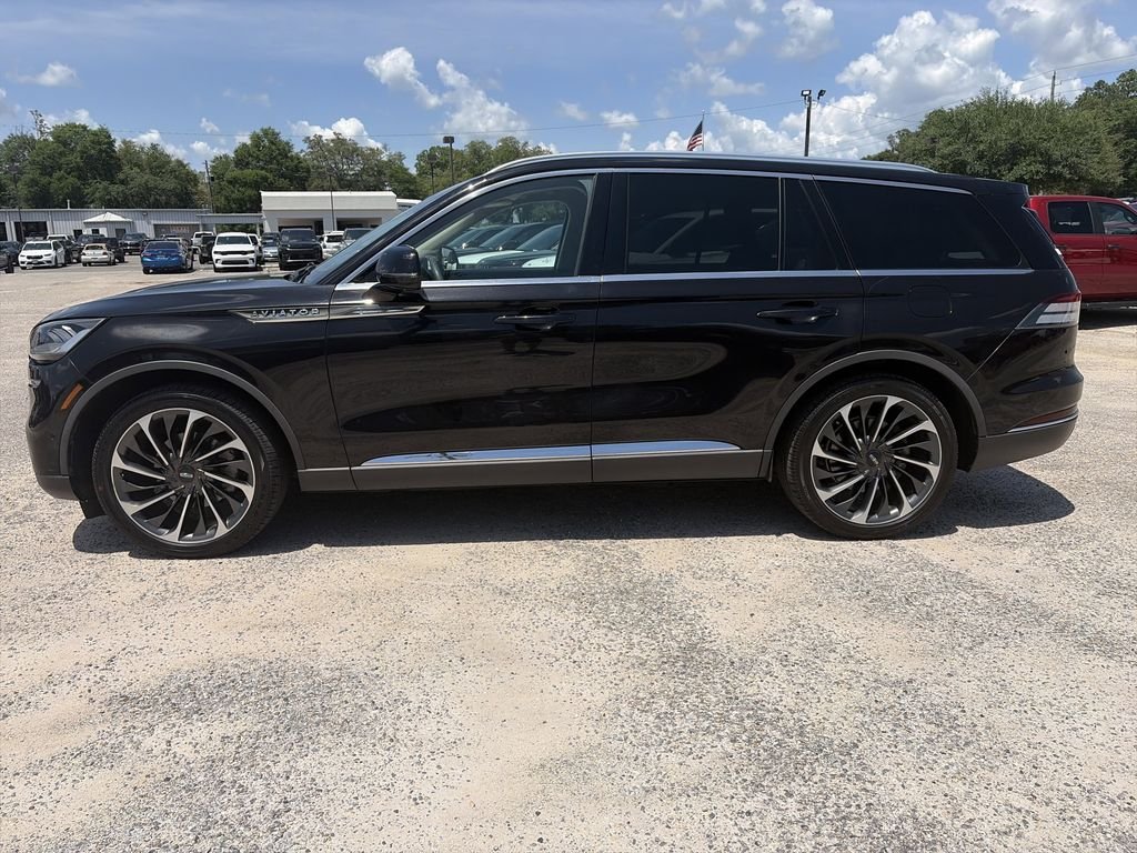 Used 2023 Black Lincoln Reserve image 3