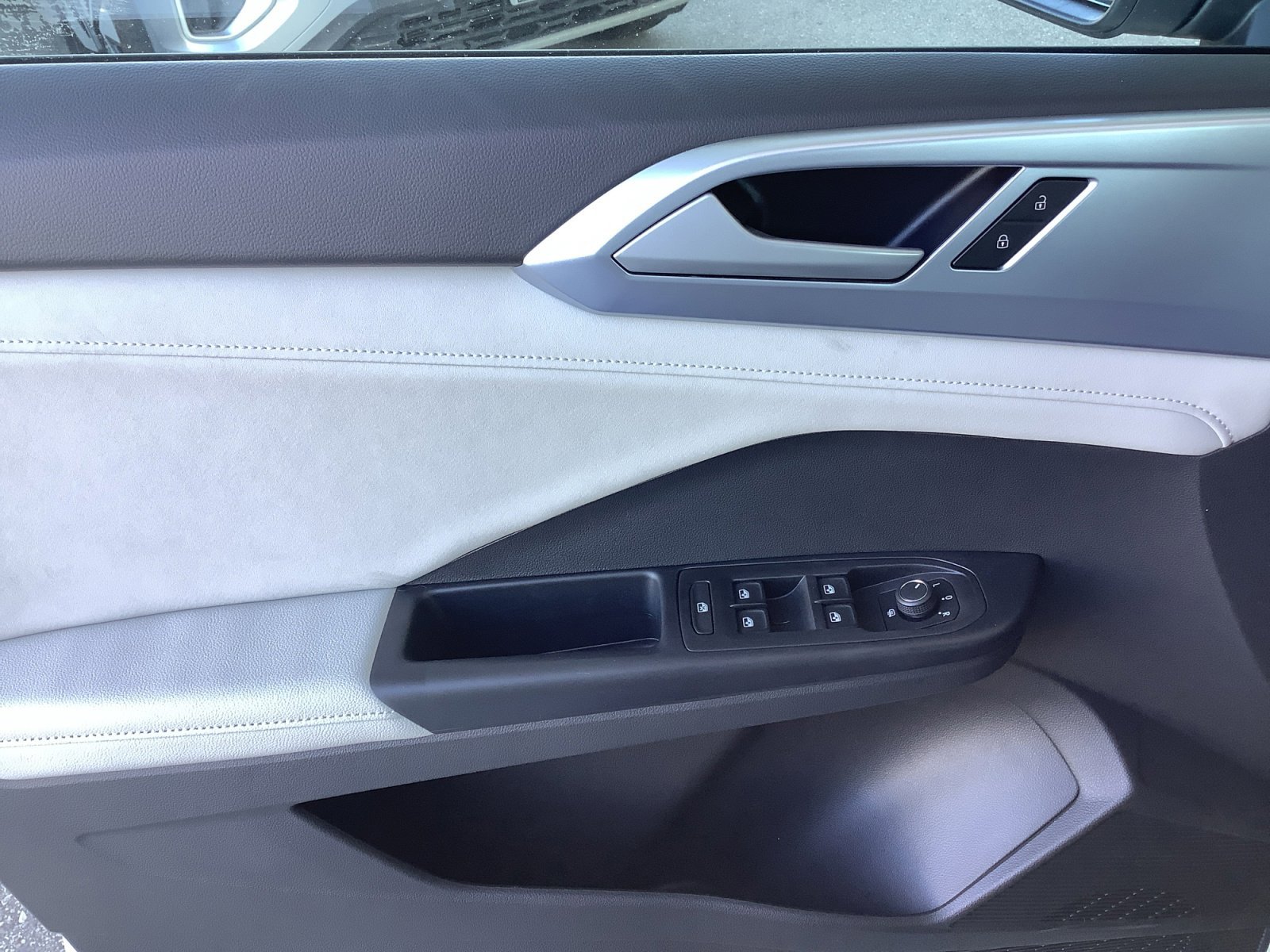 New 2026 Pure White Volkswagen SE image 27