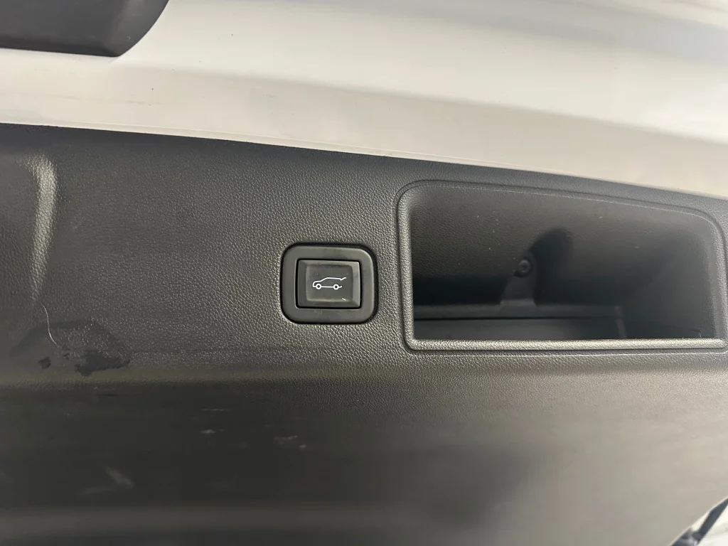 Used 2023 Summit White GMC SLE image 24