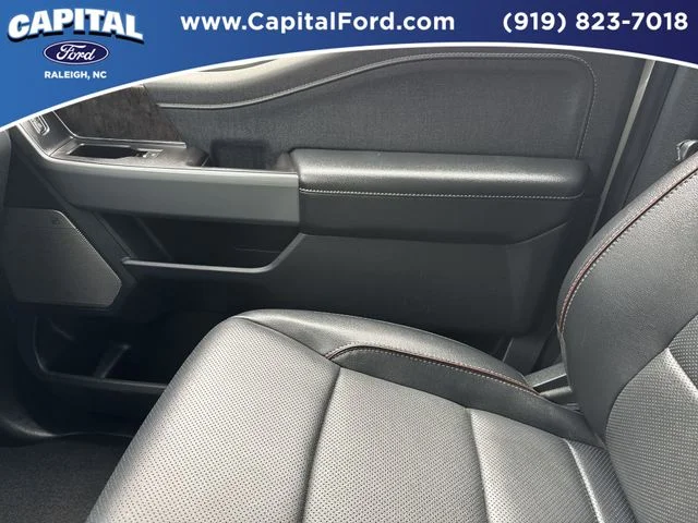 Used 2022 White Ford Lariat image 28