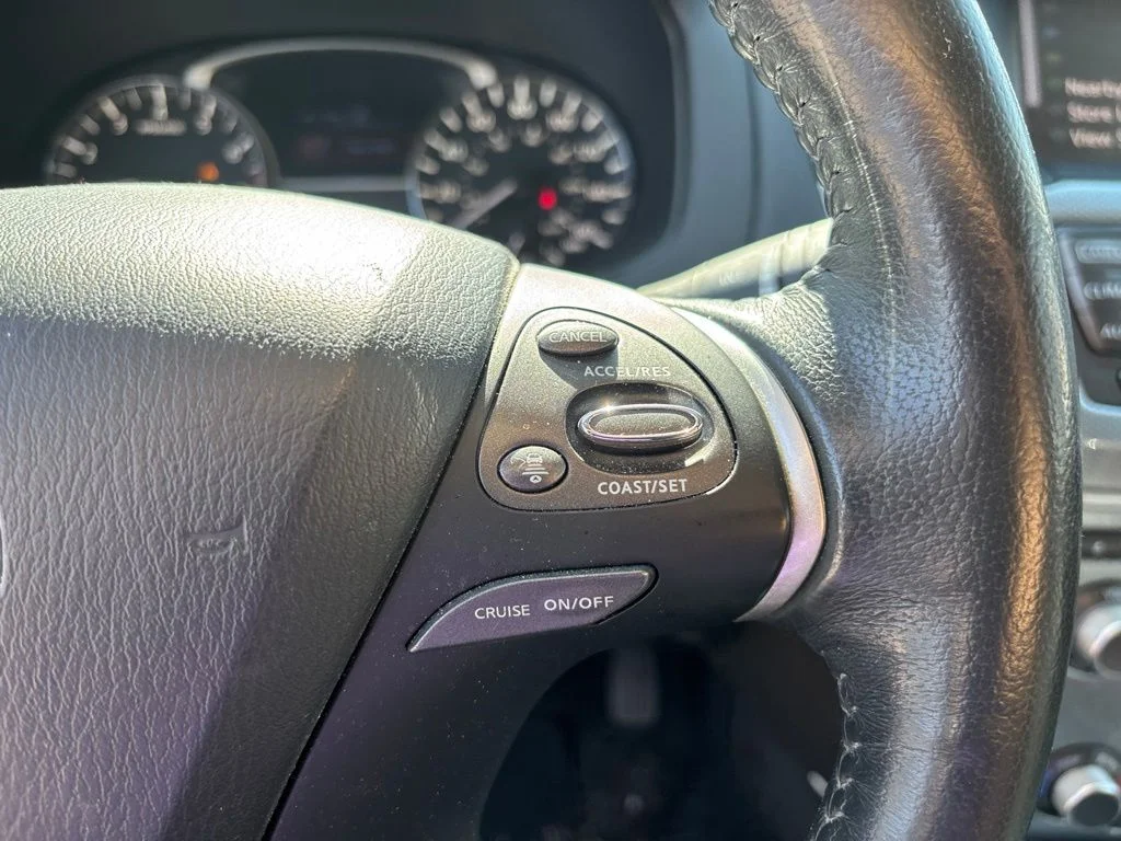 Used 2018 White Nissan SL image 20