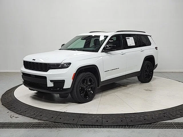 Used 2024 White Jeep Altitude X image 4