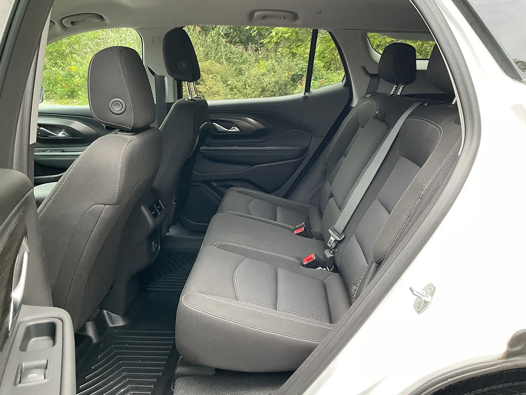 Used 2024 Summit White GMC SLE image 9