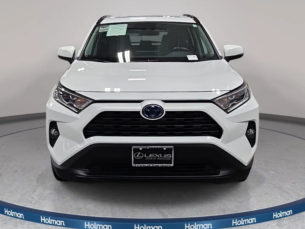 Used 2019 White Toyota XLE image 3