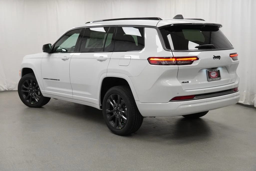 New 2026 Bright White Clear-Coat Exterior Paint Jeep Limited Reserve image 13