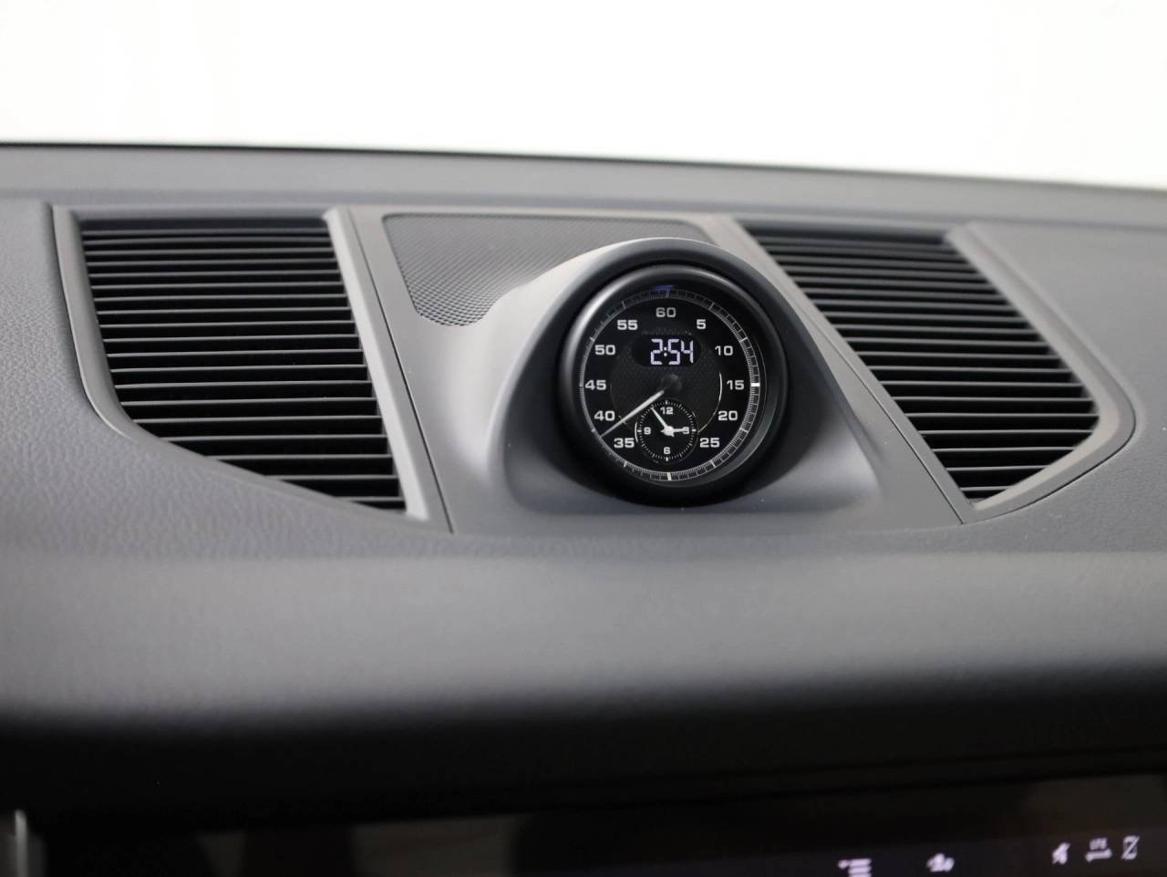 2026 Porsche Macan Base - Photo 18