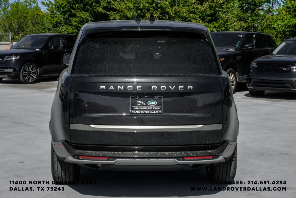New 2027 Santorini Black Metallic Land Rover SE image 11