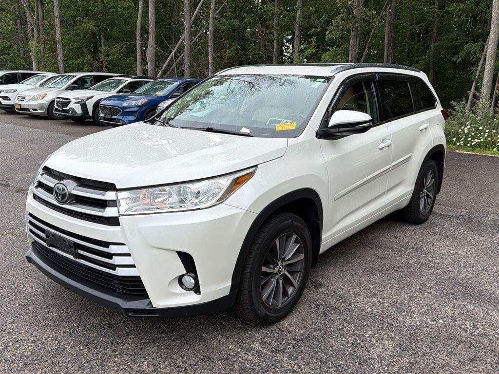 Used 2017 Blizzard Pearl Toyota XLE image 9